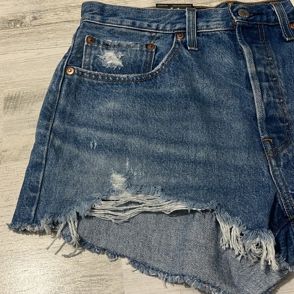 Levi’s 501 shorts size 31. NWT - Picture 2 of 13
